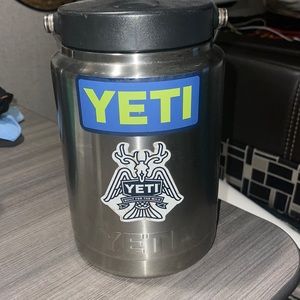 Yeti half gallon jug.
